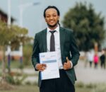 Amashimwe y’umunyarwenya Muhinde washoje kaminuza