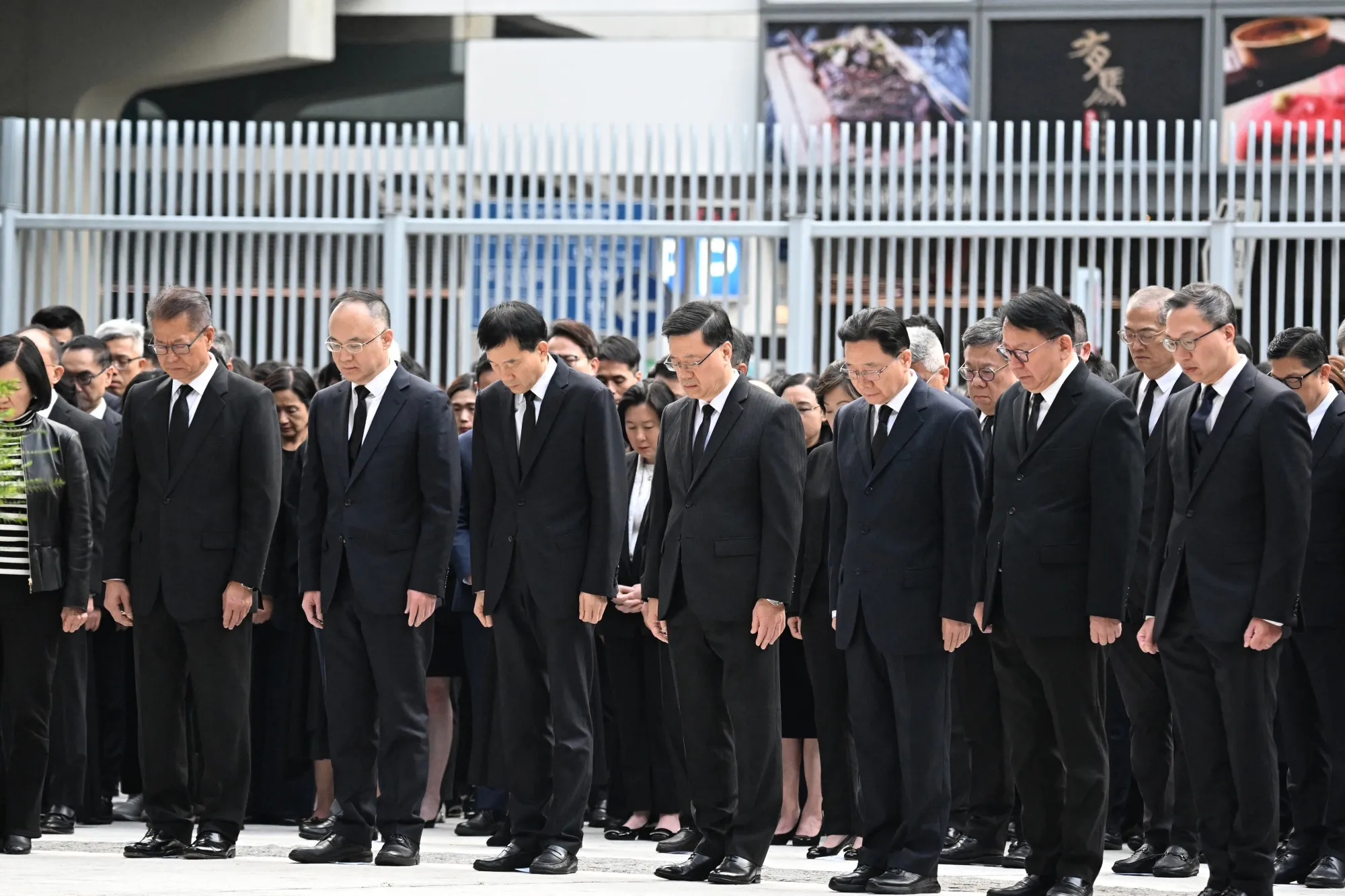 Hong Kong: Batangiye iminsi itatu yo kunamira abarenga 100 bazize inkongi