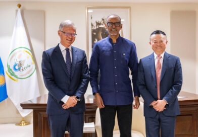 Perezida Kagame yahuye na babiri mu baherwe ba mbere ku isi