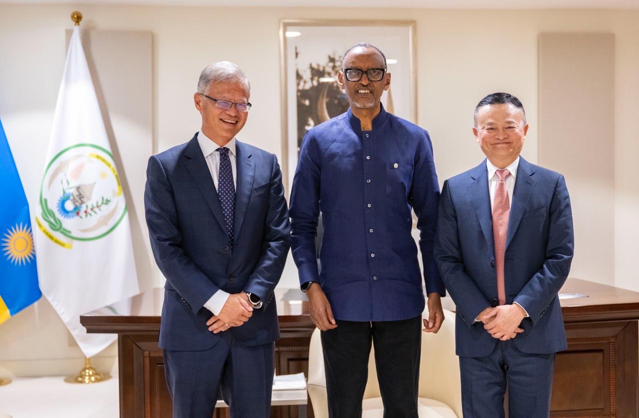 Perezida Kagame yahuye na babiri mu baherwe ba mbere ku isi