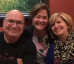 Nyuma y’imyaka 40 bakundaniye ku ishuri bongeye guhura n’umwana babyaranye