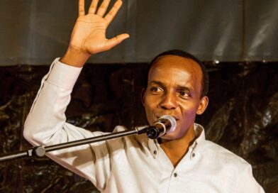 Biratangaje! Ibisabwa kuri Alexis Dusabe ngo aririmbire mu kabari kabone nubwo batamwishyura