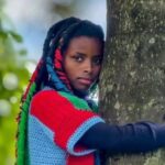 Kenya: Yaciye agahigo ku isi ko kumara amasaha 72 ahobeye igiti