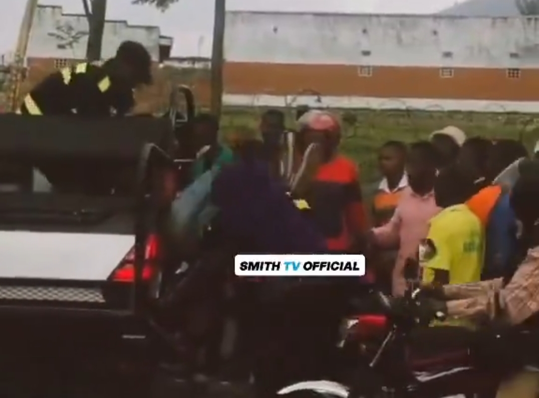 Polisi yemeje ko abapolisi bagaragaye batsindagira umuntu muri “Pandagari” bagomba kubihanirwa – Video