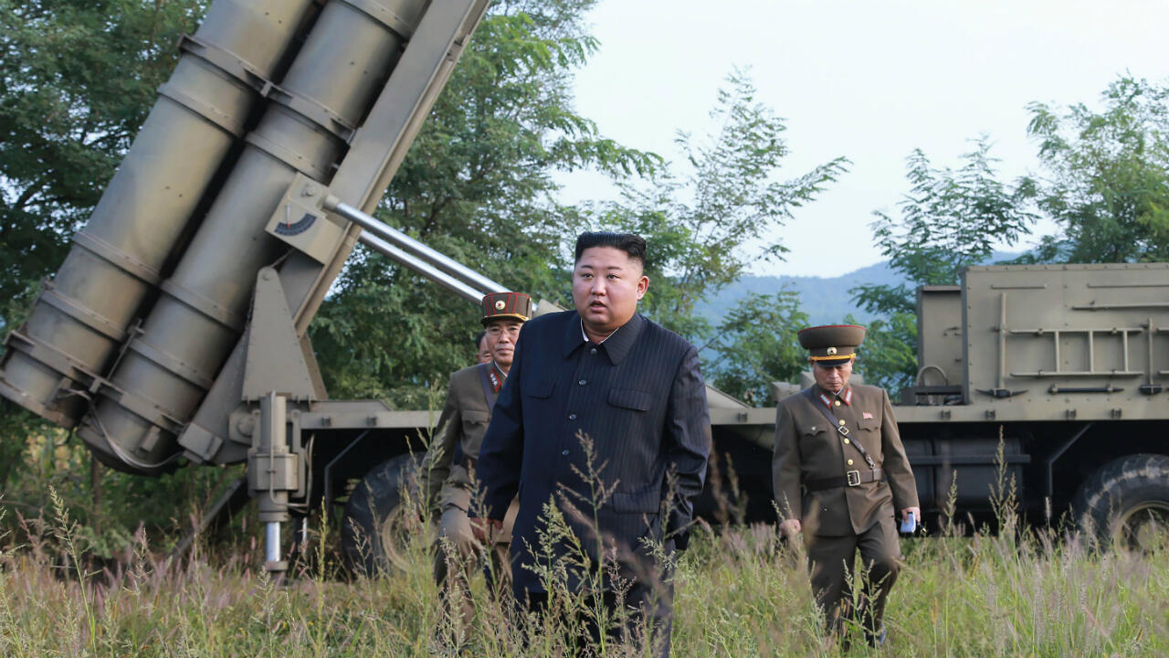 Kim Jong-Un yasabye gukora intwaro nyinshi
