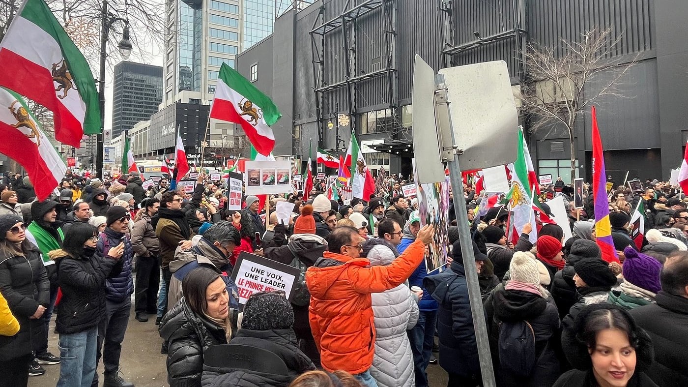 Irani iri mu myigaragambyo ikaze: ibitaro byuzuye inkomere n’imirambo