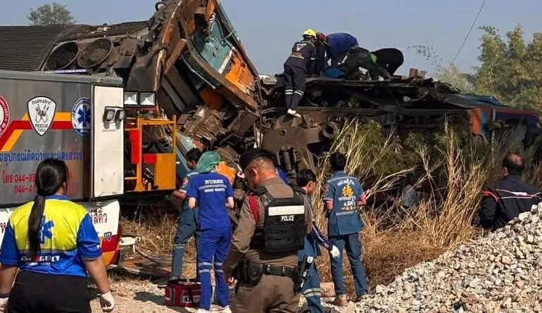 Imashini nini yo mu bwubatsi yagwiriye gari ya moshi, 22 bahasiga ubuzima