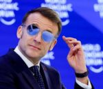 Menya impamvu Perezida Macron yambaye indorerwamo z’abapilote kandi ari mu cyumba cy’inama