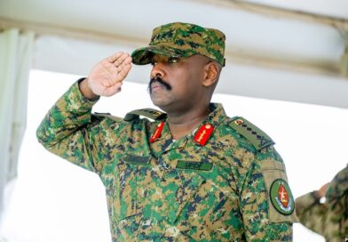 Gen. Muhoozi yategetse abasirikare kuzana Bobi Wine, yaba ari muzima yangwa umupfu