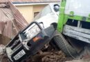 Impanuka i Kigali: Imodoka ya FUSO yagonze pick-up iyita mu gipangu