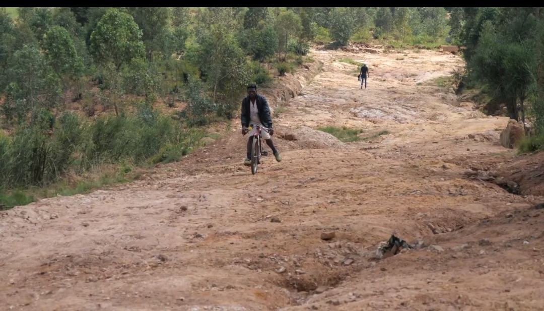 Kigali: Baheka umubyeyi mu ngobyi ya Kinyarwanda kubera iyangirika rikabije ry’umuhanda