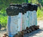 Baracyekwa kwiyoberanya ko bagiye gushyingura bagapakira amakara mu modoka itwara umurambo