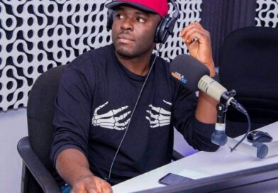 Uncle Austin yasezeye kuri KISS FM asoza urugendo rw’imyaka 26 ku mirongo ya radiyo