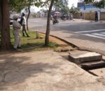 Abajura bamaze iminsi itatu bihishe muri ruhurura, umwe yishwe n’inzara avamo yaka amazi yo kunywa