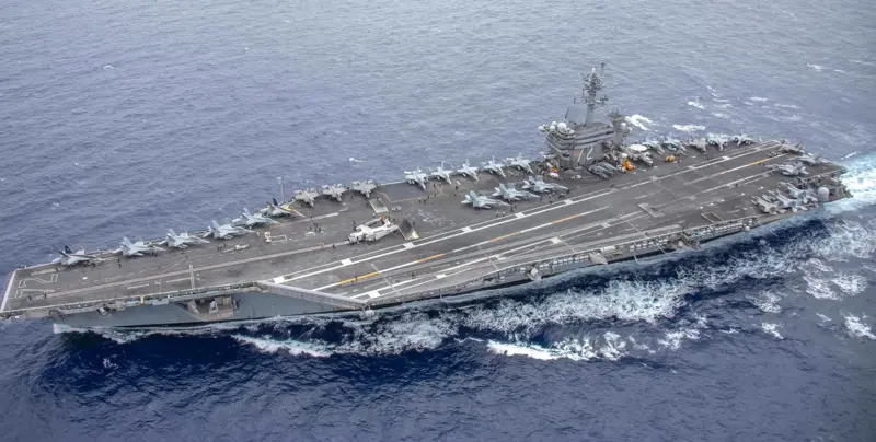 Ubwato bw’intambara bunini bw’Amerika bwasatiriye amazi ya Iran mu gihe umwuka ukomeje kuba mubi