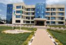 Kigali: Amayobera ku rupfu rw’umugabo wapfuye apfukamye acigatiye ihaho