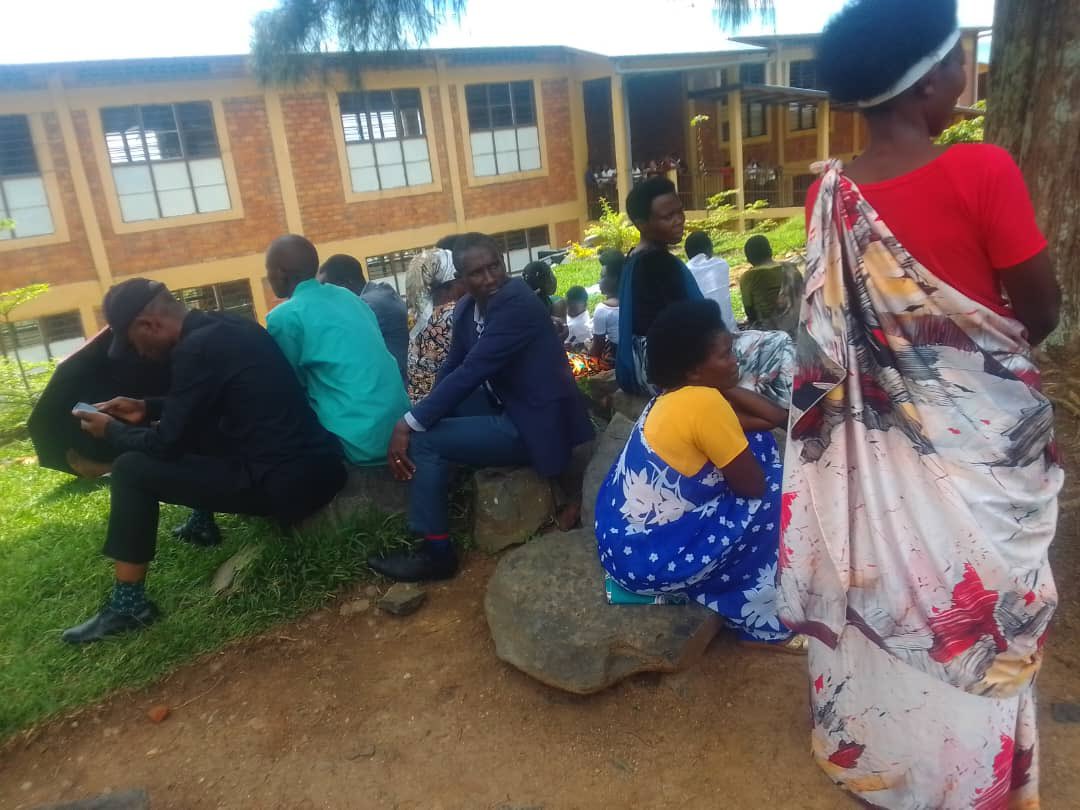 Nyamasheke yahagaritse umuyobozi watindije abageni bakamutegereza amasaha 8