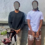 Musanze: Polisi yafunze abasore babiri bagaragaye bakubitira umukobwa mu muhanda