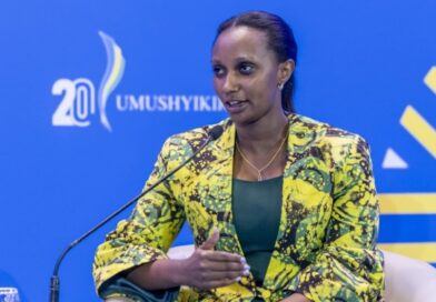 “Dukorera Leta itaduhemba” – Scovia Mutesi imbere y’abadpite avugira itangazamakuru