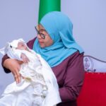 Perezida Samia yemeye kurera uruhinja rwatawe ku muhanda