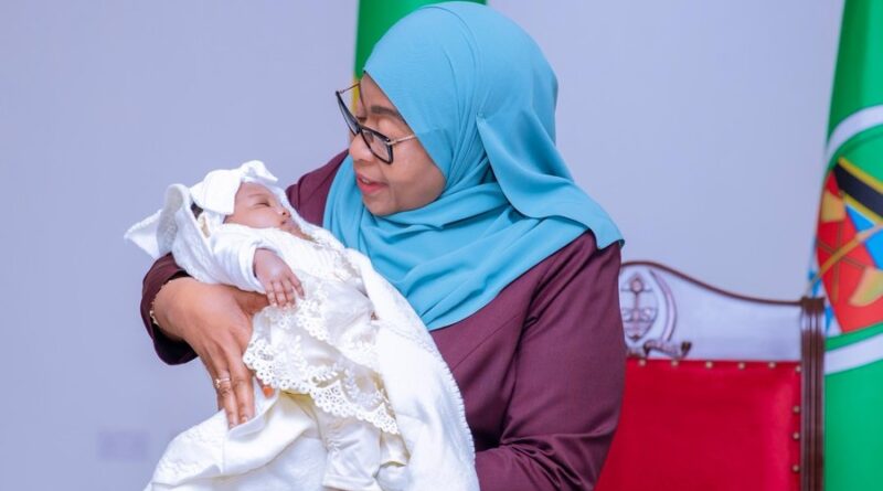 Perezida Samia yemeye kurera uruhinja rwatawe ku muhanda