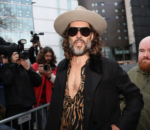 Ubwongereza: Urubanza rw’umunyarwenya w’icyamamare, ushinjwa ibirimo gufata ku ngufu, rwasubitswe