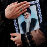 Mu gihe gusezera kuri Ayatollah Khamenei biteganyijwe, Israel yavuze ko ishobora kwica umusimbura