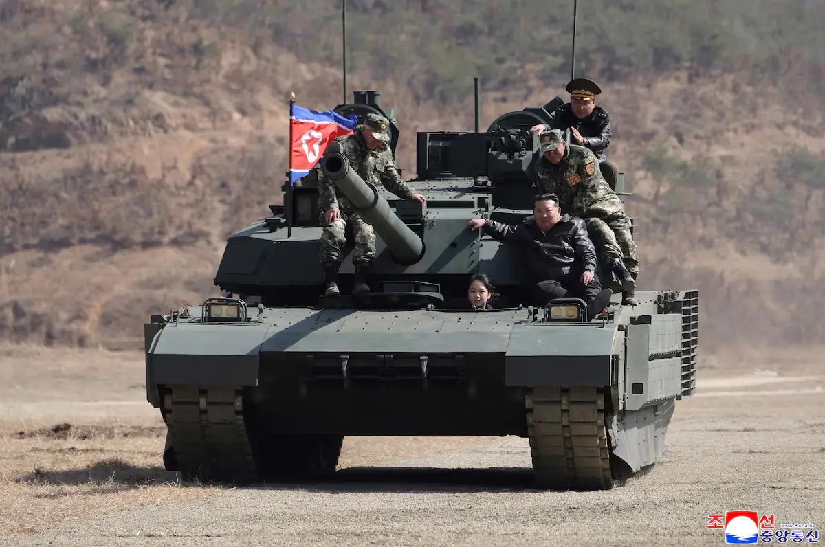 Umukobwa wa Kim Jong Un w’imyaka 13 yagaragaye atwaye “igifaru” mu ruhame