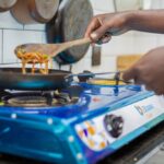 Ubutumwa bwa MINALOC busaba abaturage kugabanya inshuro bateka ku munsi bwaciye igikuba ku mbuga nkoranyambaga