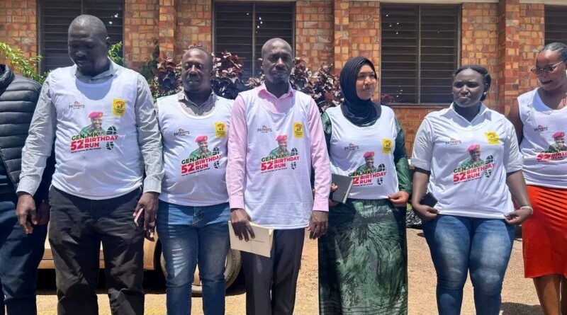 Abakunzi ba Gen Muhoozi bamwifurije isabukuru nziza mu birori n’amasengesho