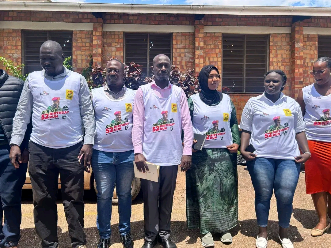 Abakunzi ba Gen Muhoozi bamwifurije isabukuru nziza mu birori n’amasengesho