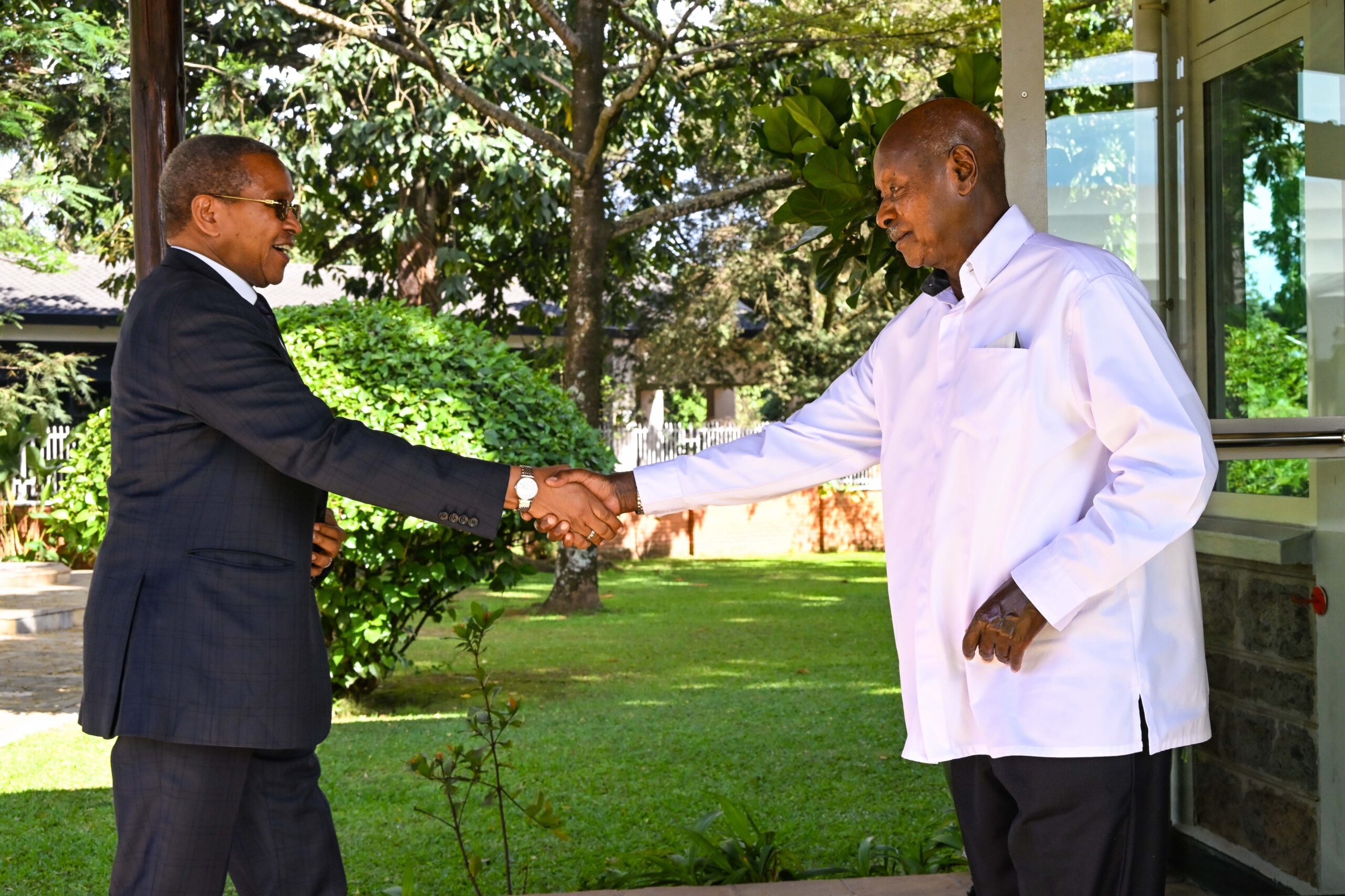 Museveni yakiriye Kikwete baganira ibirimo umutekano muke muri Sudani y’Epfo