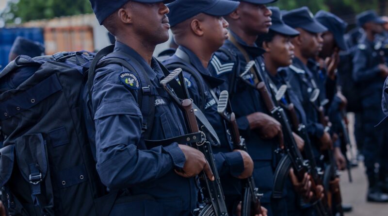 Perezida Kagame yazamuye abapolisi benshi mu mapeti