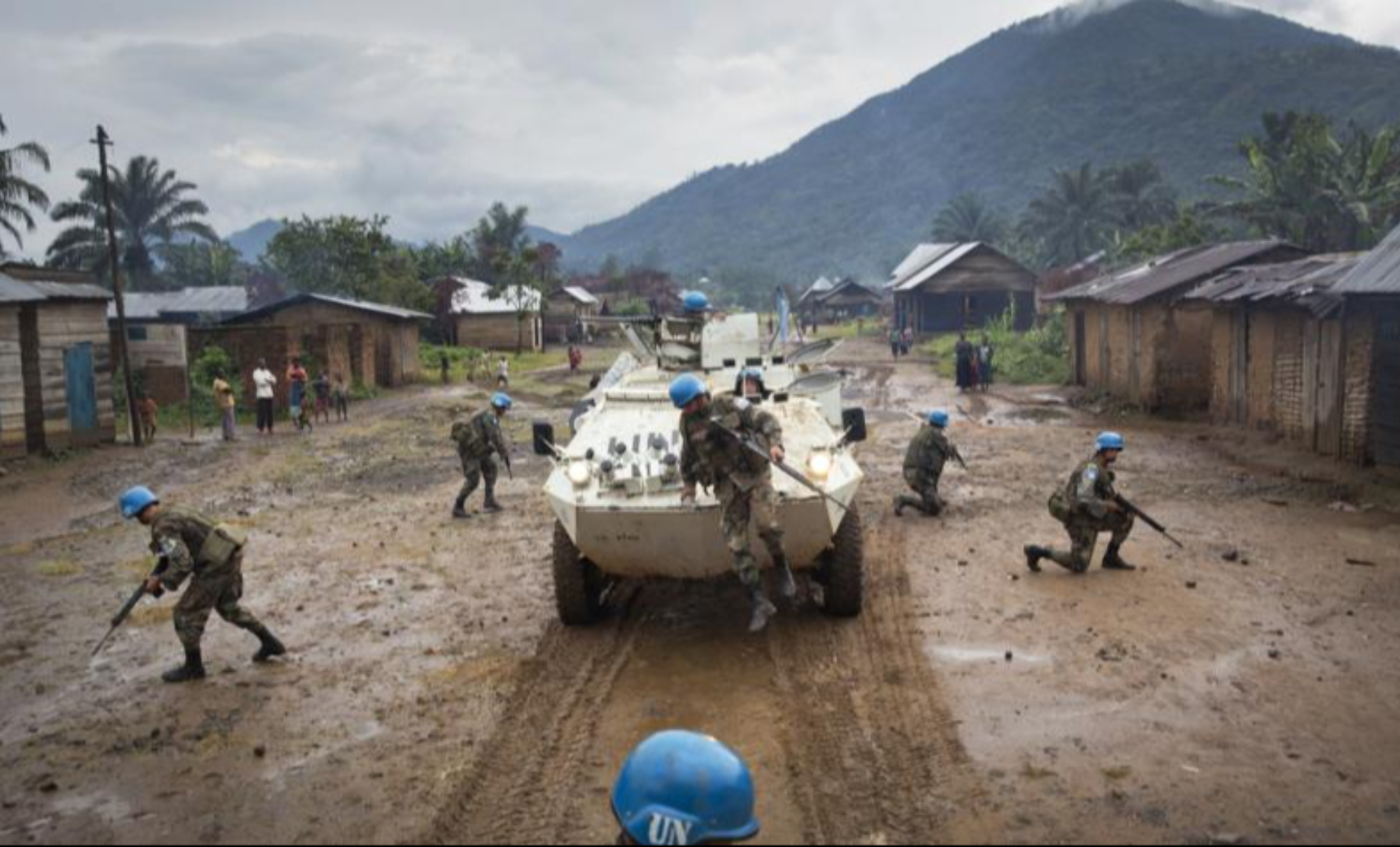 DRC: Urubyiruko rwitambitse imodoka za MONUSCO ruzitera amabuye zibuzwa kwinjira muri centre ya Mambasa (Ituri)