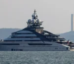 Ubwato bunini cyane bw’Uburusiya bwaciye mu muhora wa Hormuz nubwo wari ufunze