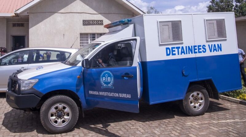 Nyanza:Umwarimu afunze azira kwiguriza ibihumbi 75Frw kuri telefone ya mugenzi we