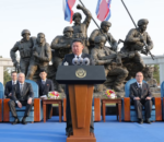 Kim Jong Un yashimye abasirikare biyahura aho gufatwa mpiri ku rugamba
