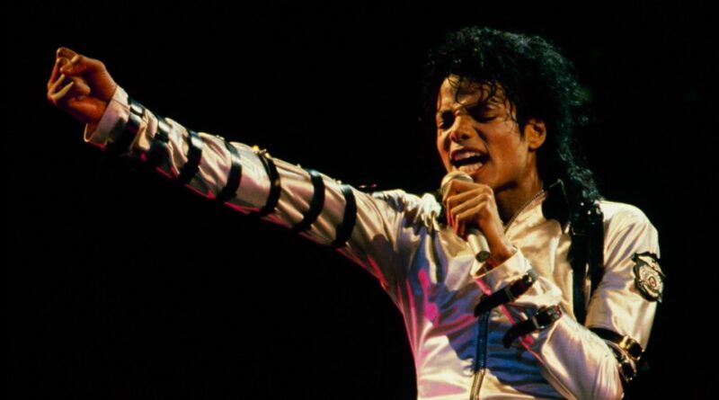 Filimi mbarankuru kuri Michael Jackson yaciye agahigo ko kwinjiza agatubutse mu gihe gito