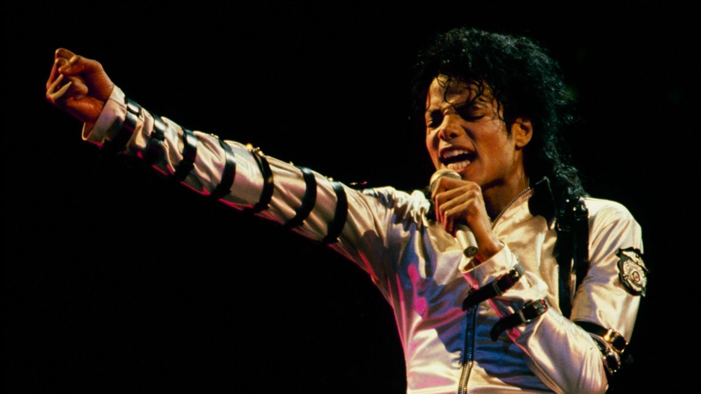 Filimi mbarankuru kuri Michael Jackson yaciye agahigo ko kwinjiza agatubutse mu gihe gito