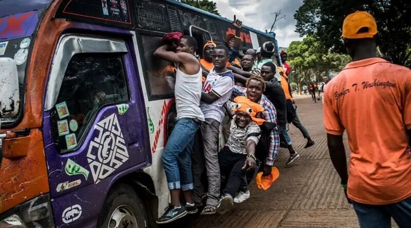 Muri Kenya byakomeye: Imodoka zaparitse mu myigaragambyo y’ibitoro