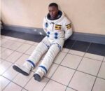 Uganda: Polisi yataye muri yombi umugabo wakaga abaturage amafaranga abeshya ko azabazanira amabuye yo ku kwezi