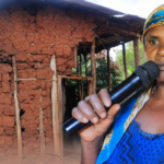 Kamonyi: Imvura yose ayirarana umutima uhagaze, kubera inzu ishaje yenda kumugwaho