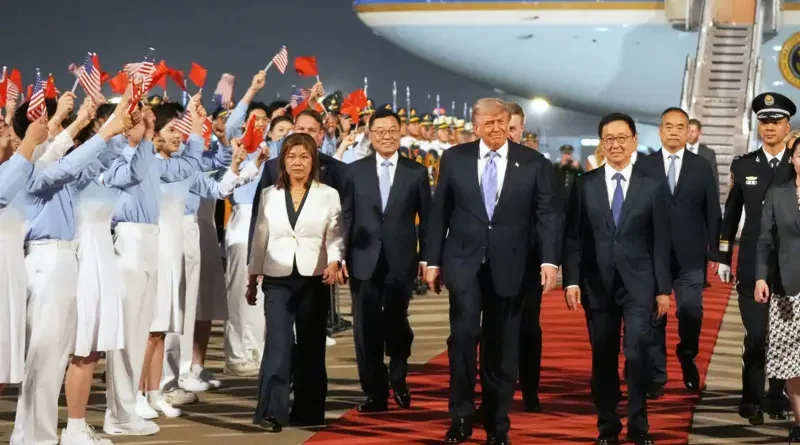 Trump yageze i Beijing mu Bushinwa mu ruzinduko rwibazwaho na benshi