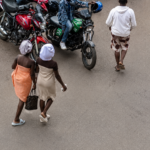 Polisi yakebuye abafatira amashusho mu ruhame nyuma y’abakobwa bifashe amashusho bambaye amasume muri gare ya Nyabugogo