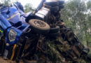 Impanuka ikomeye i Shyorongi: Ikamyo yarenze umuhanda igwa mu musozi