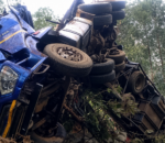 Impanuka ikomeye i Shyorongi: Ikamyo yarenze umuhanda igwa mu musozi
