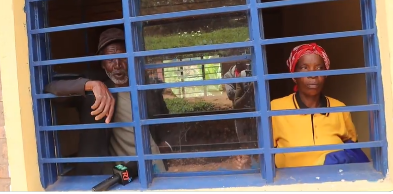 Gicumbi: Gitifu w’akagari yafungiye umusaza n’umukecuru mu biro by’akagari yigira mu nama