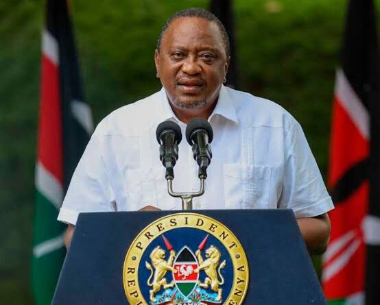 “Muzakire amafaranga yabo ariko ntimubatore” – Uhuru Kenyatta