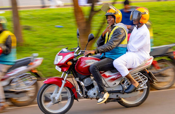 Moto zigiye gushyirwaho Purake y’imbere ibonwa na Camera zo mu muhanda