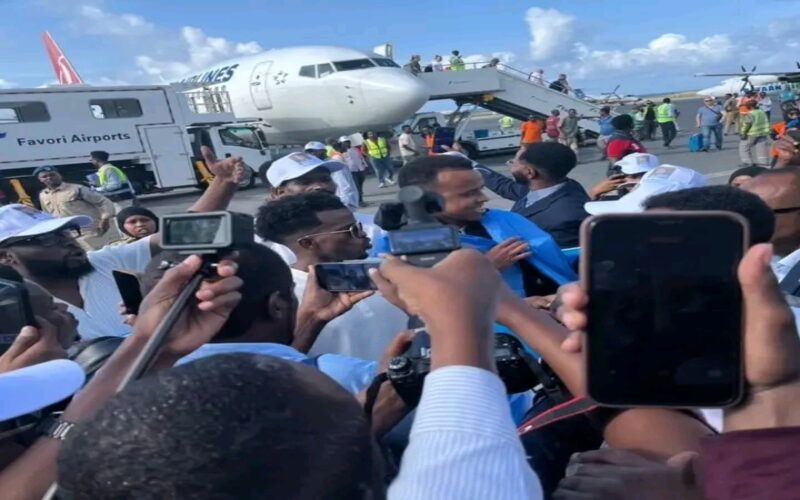 Umusifuzi wangiwe kwinjira muri Amerika yakiriwe byihariye iwabo muri Somalia